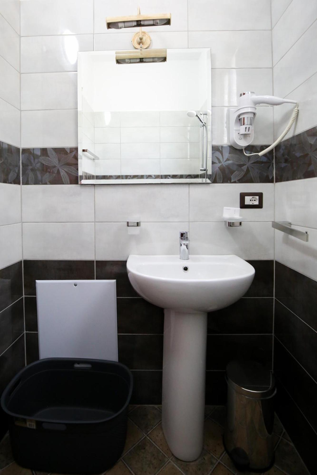 Hotel Vd Roleks Vlore Exterior photo